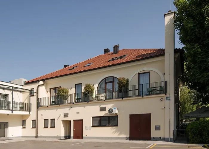 Pod Vrbo 3* Ljubljana